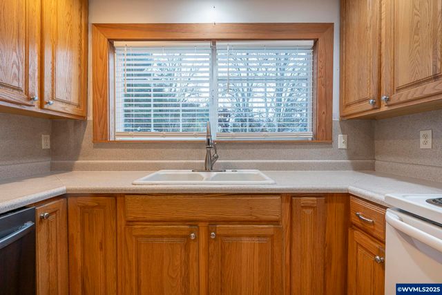 1155 18th St NE, Salem, OR 97301