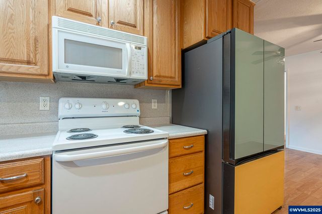 1155 18th St NE, Salem, OR 97301