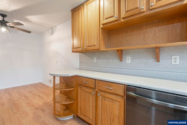 1155 18th St NE, Salem, OR 97301