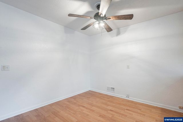 1155 18th St NE, Salem, OR 97301