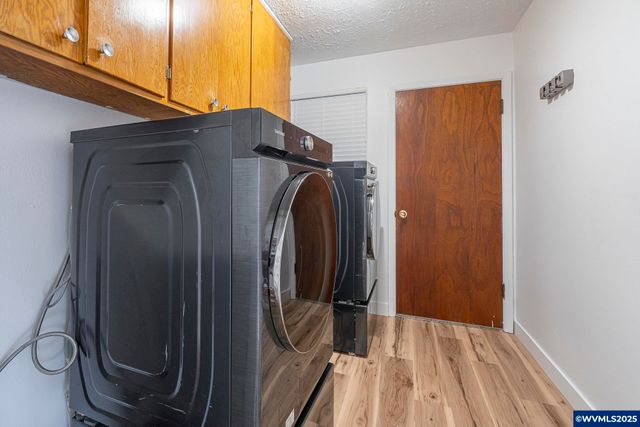 1155 18th St NE, Salem, OR 97301