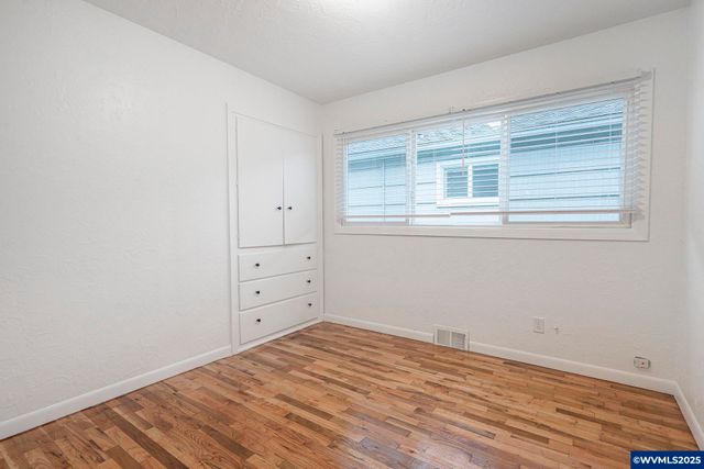 1155 18th St NE, Salem, OR 97301