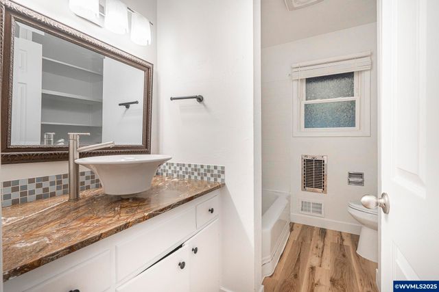 1155 18th St NE, Salem, OR 97301