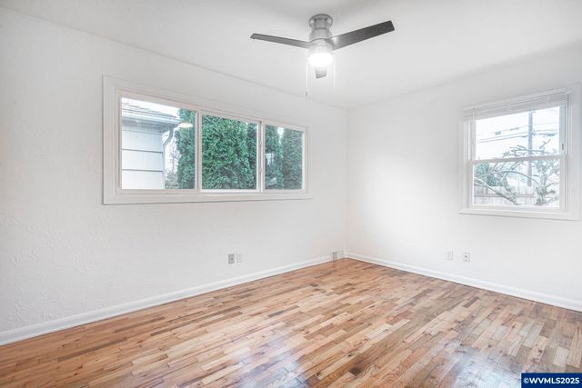 1155 18th St NE, Salem, OR 97301