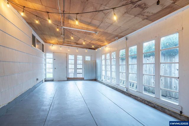 1155 18th St NE, Salem, OR 97301