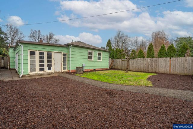 1155 18th St NE, Salem, OR 97301