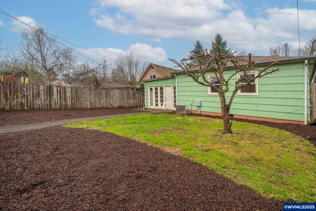 1155 18th St NE, Salem, OR 97301