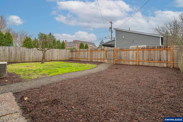 1155 18th St NE, Salem, OR 97301