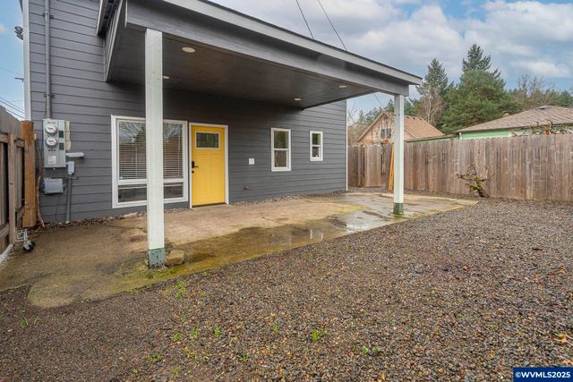 1155 18th St NE, Salem, OR 97301