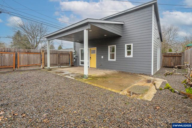 1155 18th St NE, Salem, OR 97301