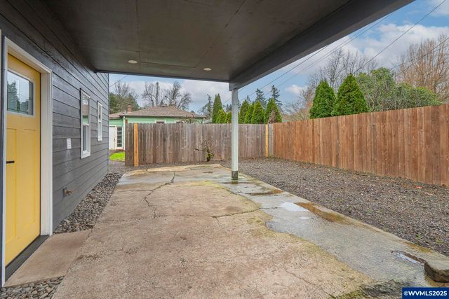 1155 18th St NE, Salem, OR 97301