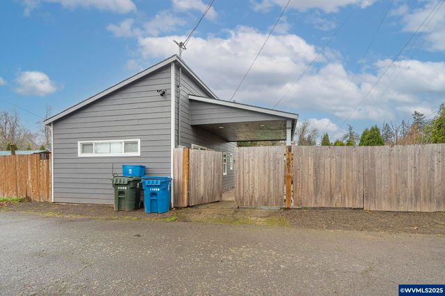 1155 18th St NE, Salem, OR 97301