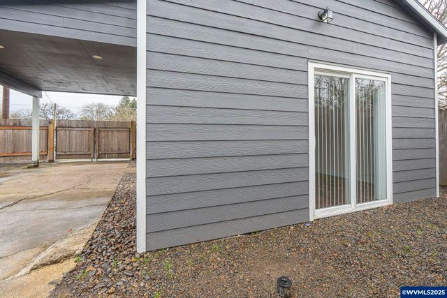 1155 18th St NE, Salem, OR 97301