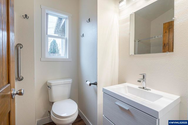 1155 18th St NE, Salem, OR 97301