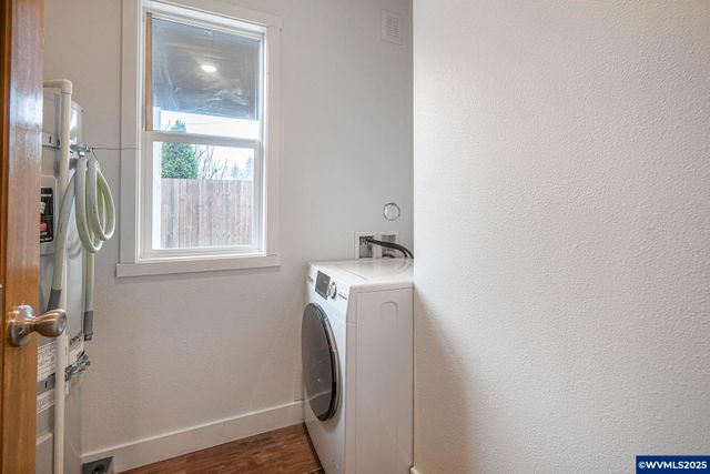 1155 18th St NE, Salem, OR 97301