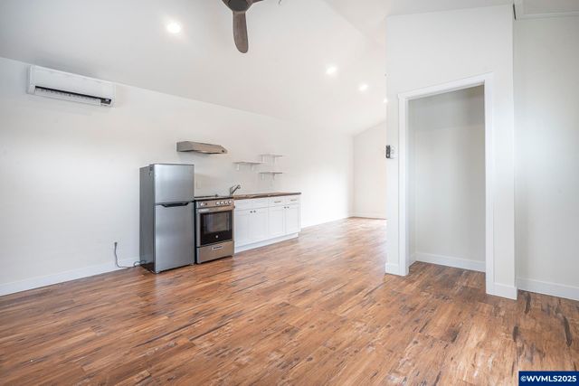 1155 18th St NE, Salem, OR 97301