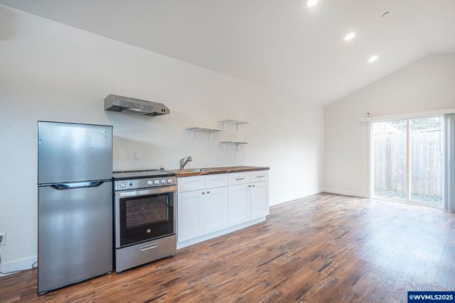 1155 18th St NE, Salem, OR 97301