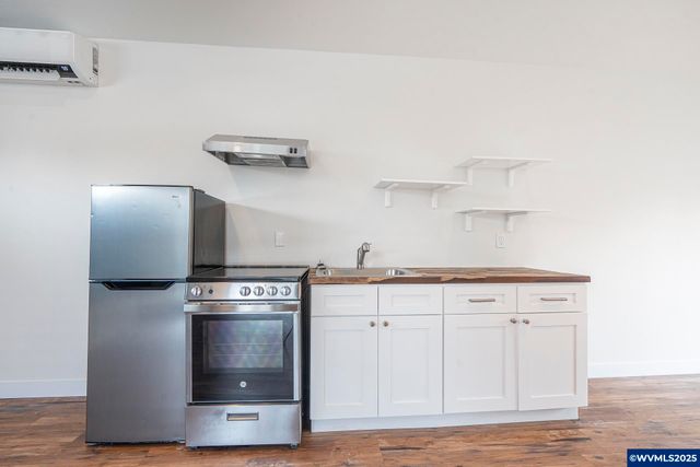 1155 18th St NE, Salem, OR 97301