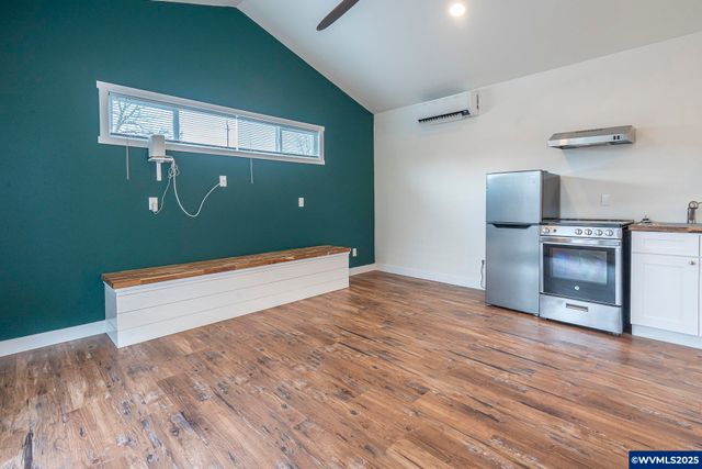 1155 18th St NE, Salem, OR 97301