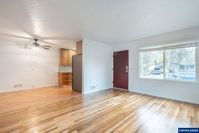 1155 18th St NE, Salem, OR 97301