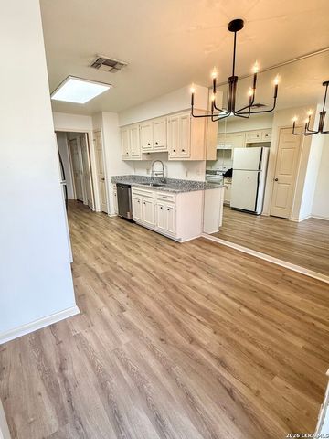 8415 Fredericksburg Rd Apt 1004, San Antonio, TX 78229