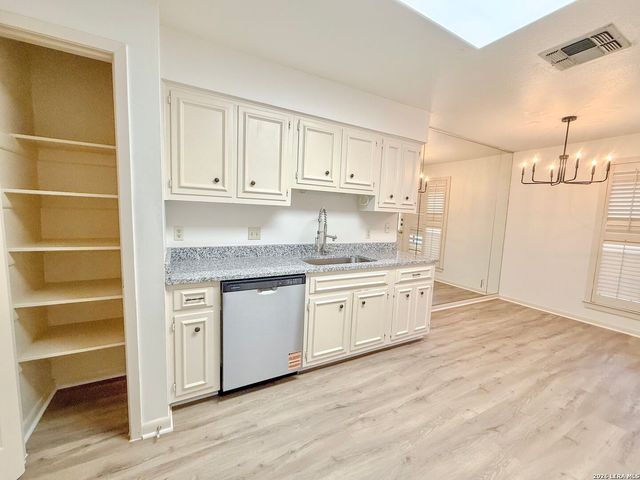 8415 Fredericksburg Rd Apt 1004, San Antonio, TX 78229