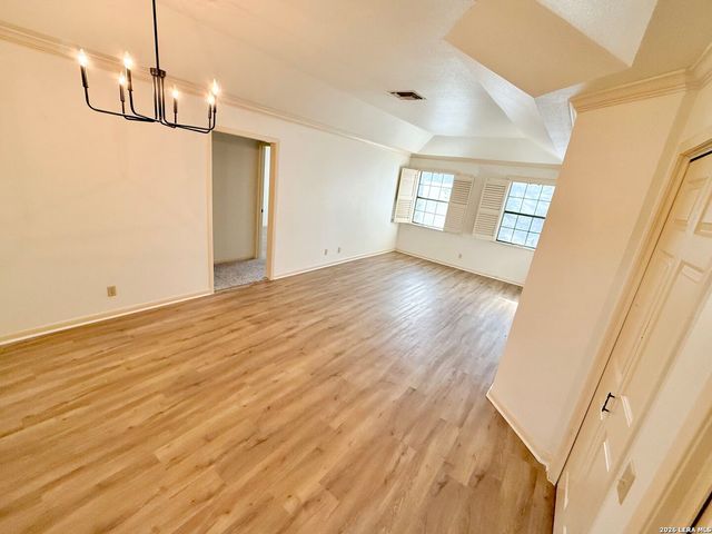 8415 Fredericksburg Rd Apt 1004, San Antonio, TX 78229