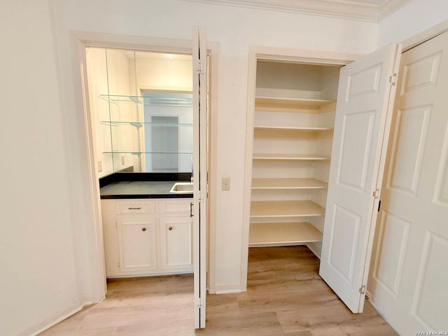 8415 Fredericksburg Rd Apt 1004, San Antonio, TX 78229