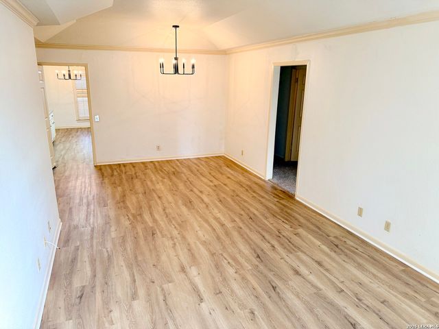 8415 Fredericksburg Rd Apt 1004, San Antonio, TX 78229