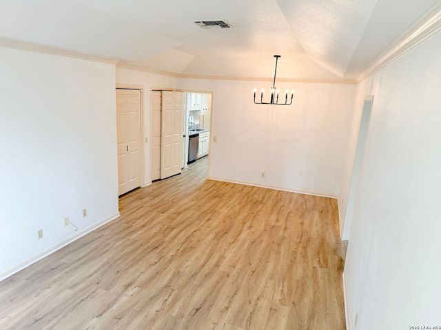 8415 Fredericksburg Rd Apt 1004, San Antonio, TX 78229