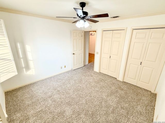 8415 Fredericksburg Rd Apt 1004, San Antonio, TX 78229