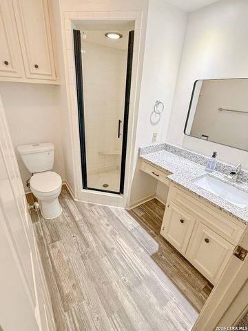 8415 Fredericksburg Rd Apt 1004, San Antonio, TX 78229