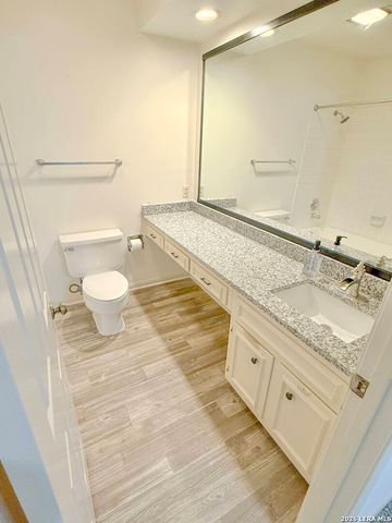 8415 Fredericksburg Rd Apt 1004, San Antonio, TX 78229