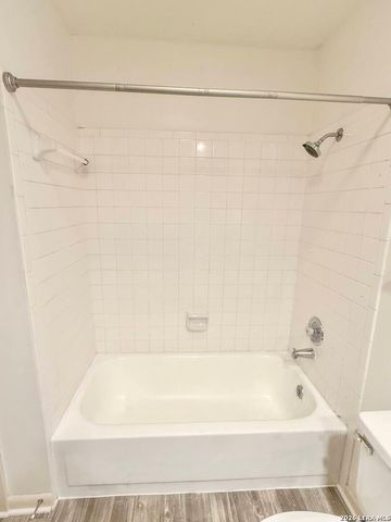 8415 Fredericksburg Rd Apt 1004, San Antonio, TX 78229