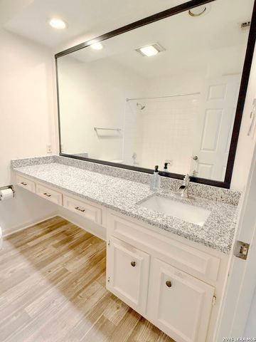 8415 Fredericksburg Rd Apt 1004, San Antonio, TX 78229