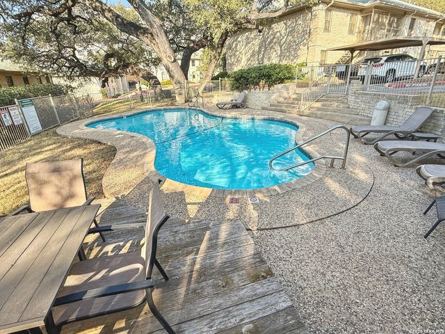 8415 Fredericksburg Rd Apt 1004, San Antonio, TX 78229