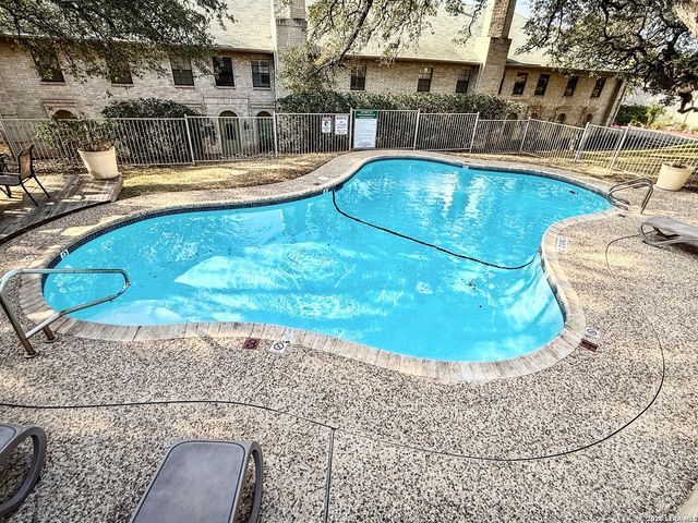 8415 Fredericksburg Rd Apt 1004, San Antonio, TX 78229