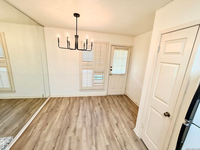 8415 Fredericksburg Rd Apt 1004, San Antonio, TX 78229