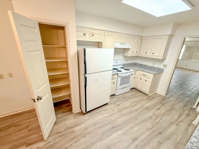 8415 Fredericksburg Rd Apt 1004, San Antonio, TX 78229