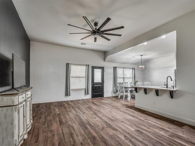 5741 Timberland Xing, Guthrie, OK 73044