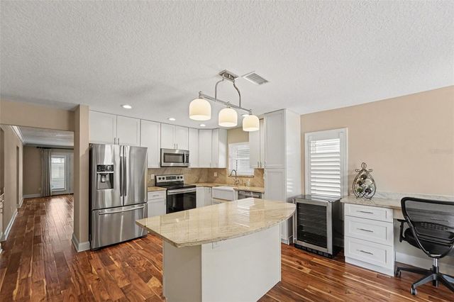1683 WATERMARK CIRCLE NE, St Petersburg, FL 33702
