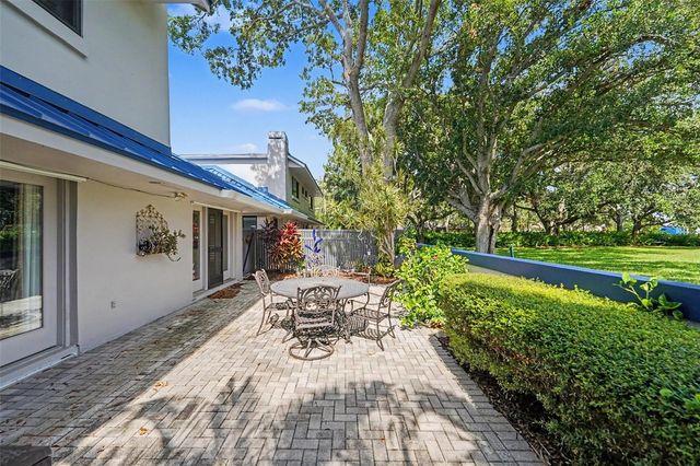 1683 WATERMARK CIRCLE NE, St Petersburg, FL 33702