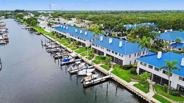 1683 WATERMARK CIRCLE NE, St Petersburg, FL 33702