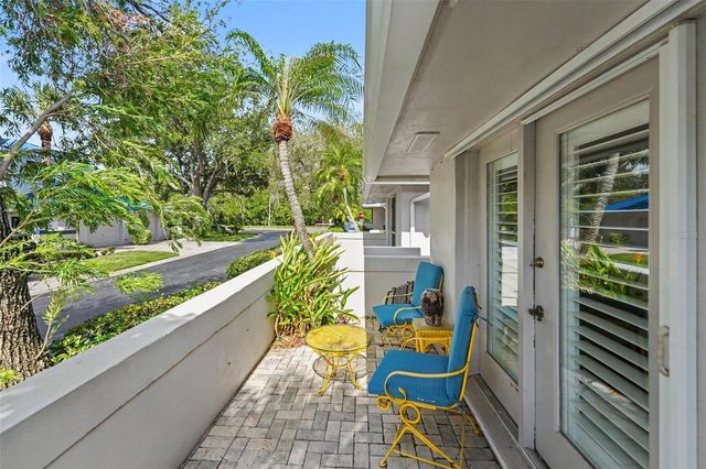1683 WATERMARK CIRCLE NE, St Petersburg, FL 33702