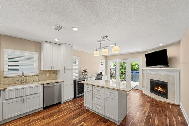 1683 WATERMARK CIRCLE NE, St Petersburg, FL 33702