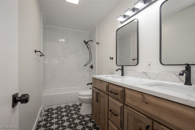 9613 Melody Lane, Brooklyn, OH 44144