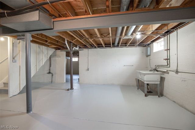 9613 Melody Lane, Brooklyn, OH 44144