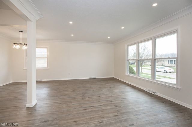 9613 Melody Lane, Brooklyn, OH 44144