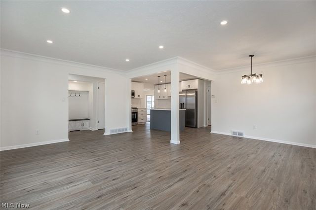 9613 Melody Lane, Brooklyn, OH 44144