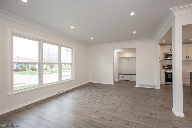 9613 Melody Lane, Brooklyn, OH 44144